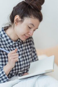 Beginner Guide to Journaling Every Day for a Clearer Mind